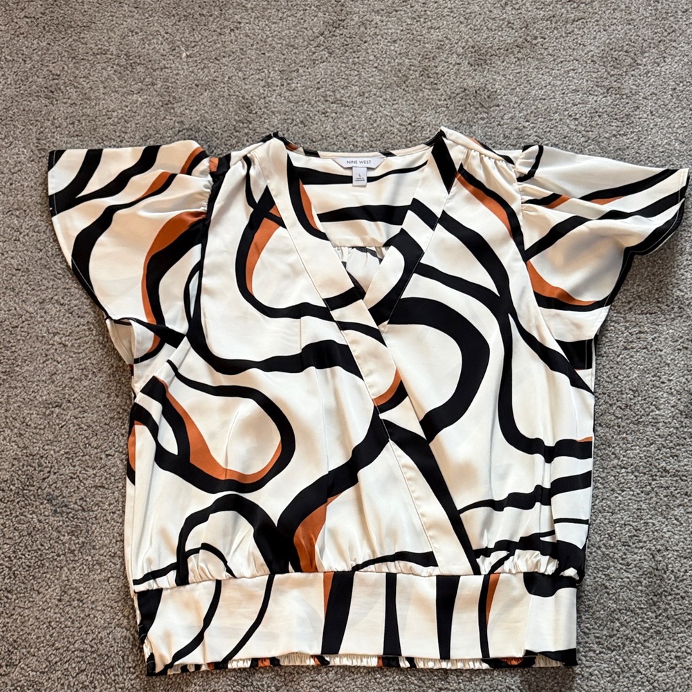 Nine West Black, Cream, and Brown Patterned Blouse